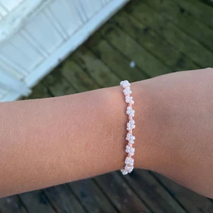 Pärlarmband  - Detta är ett hemmargjort pärlarmband. Aldrig använt 