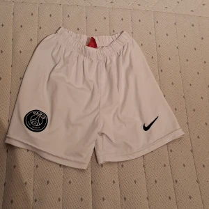Psg shorts - Kan kombineras med tröjan o samfraktas med andra varor