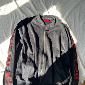 Hugo Boss hoodie - Fet Hugo boss hoodie utan luva.