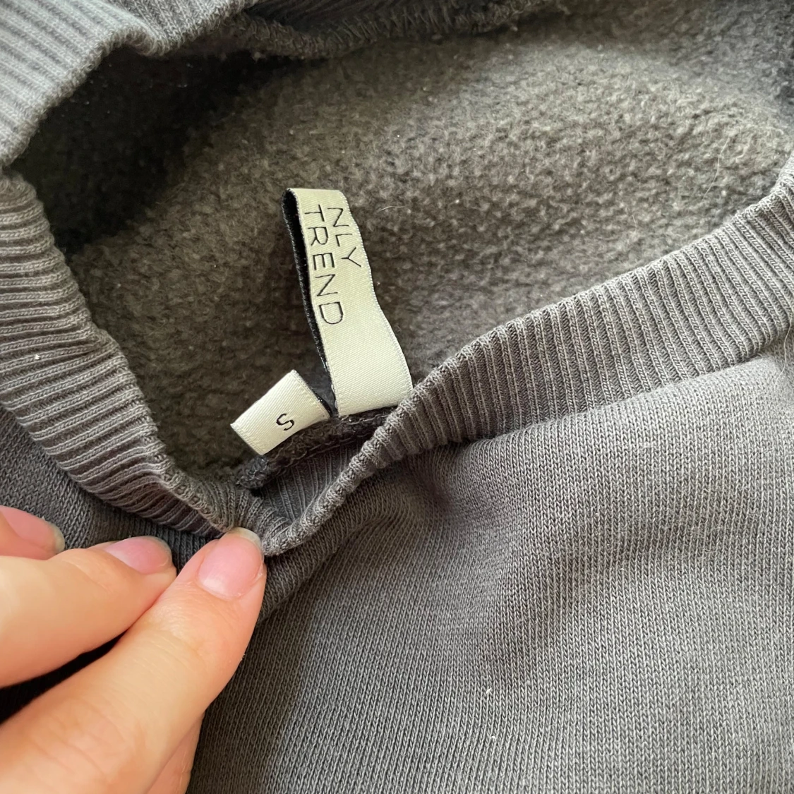 grå tröja nelly - 90