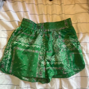 Shorts - Gröna shorts, nyskick,aldrig använda