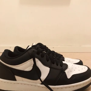 Nike panda dunks  - Super fina skor från Nike. De är i storlek 38. Priset går att diskuteras 💗