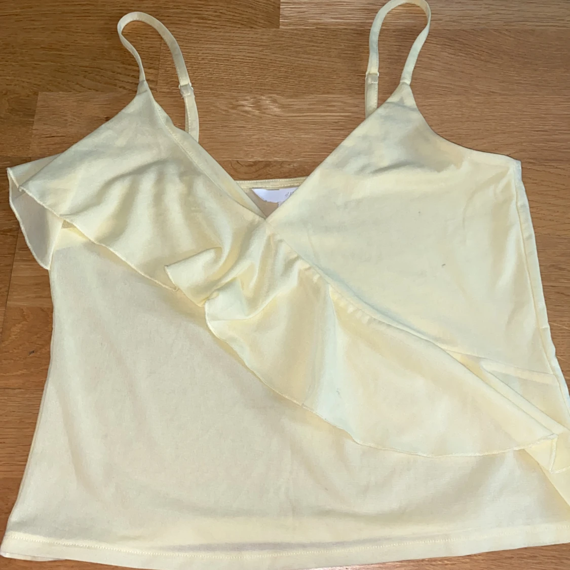 Ljusgul volangtopp - 90