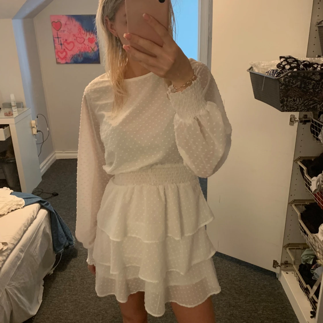 Vit volang klänning