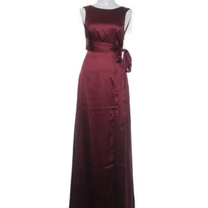 Vinröd balklänning  - Bra skick