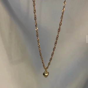 Halsband  - Så snyggt halsband. Köp för 199kr Modell 046