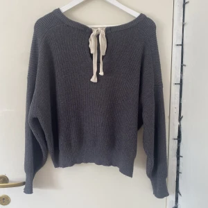 Stickad Zara tröja med rosett 🎀 - Stickad tröja som man kan knyta den vid nacken 