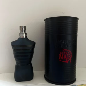 JPG Ultramale - Säljer nu denna JPG Ultramale. 75ml från början och ni ser hur mycket som är kvar. Nypris runt 800, mitt pris 499. Hör av er vid frågor.