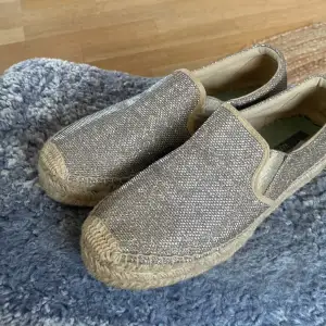 Fina espadrillos från Replay stl 38. Använda 2 ggr