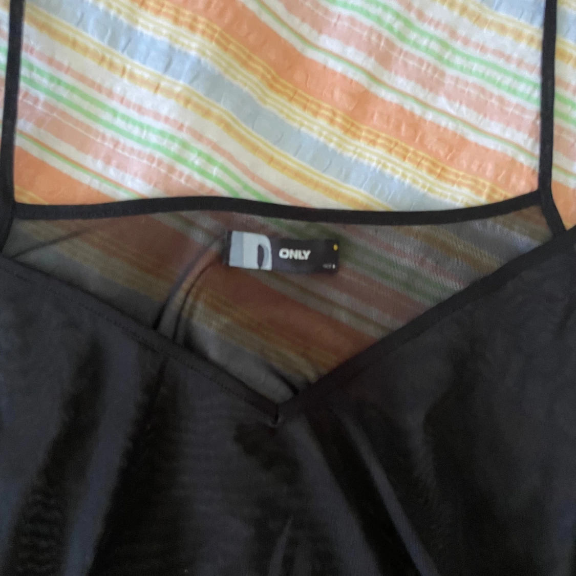 Svart linnetopp från Only - 90