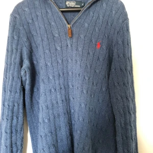 Stickad Ralph Lauren Halfzip  - Ralph Lauren Halfzip Storlek S Den är stickad  