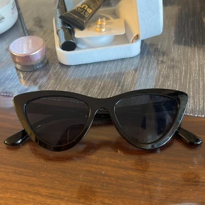 Solglasögon  - Helt oanvända glasögon från lindex. Nypris:129kr. Är superfina. Köparen står för frakten ❤️