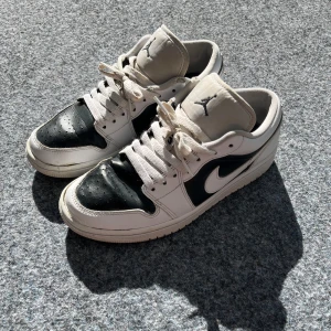 Jordan 1 low - Jordan 1 low panda i storlek 40,5 box medföljer 