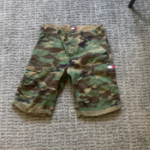 Tommy Hilfiger jorts - Camo shorts, superbra skick. Pris kan diskuteras.
