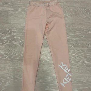 Kenzo leggings  - Använd bara några gånger. Storlek 140cm. 