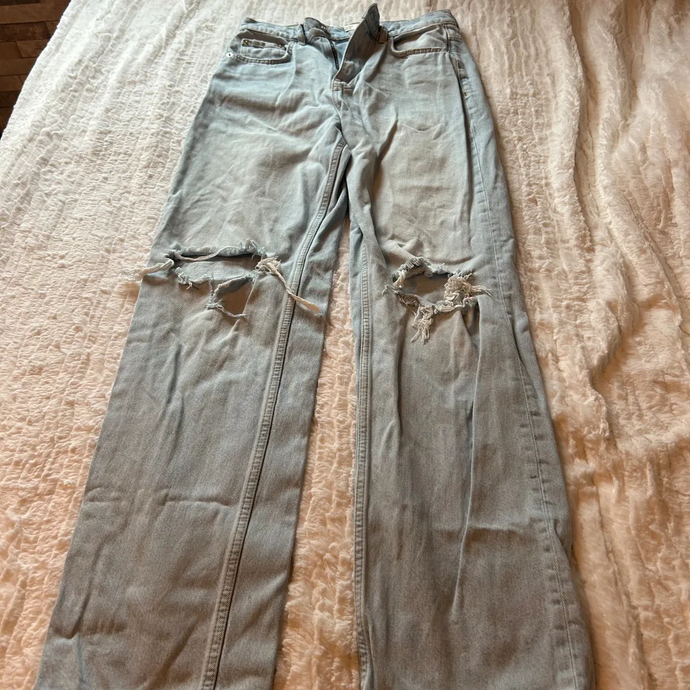 Jeans från Gina Tricot. Säljer för använder inte. . Jeans & Byxor.