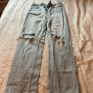 Jeans från Gina tricot  - Jeans från Gina Tricot. Säljer för använder inte längre.