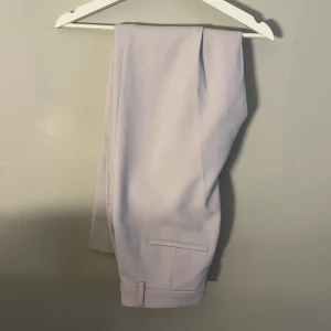 Kostymbyxor  - Kostymbyxor i nyskick, enbart provade i storlek m men funkar om man har s också.  Skriv vid frågor eller intresse💗