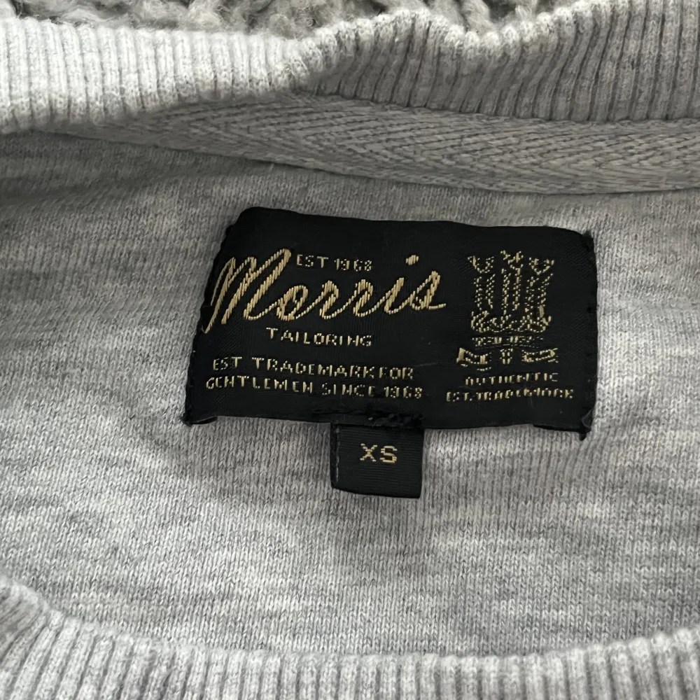 Tjena säljer nu denna Morris tröjan i mycket fint skicka, det är storlek xs men den sitter ungefär som S. Hör av dig vid frågor eller funderingar 💯. Tröjor & Koftor.