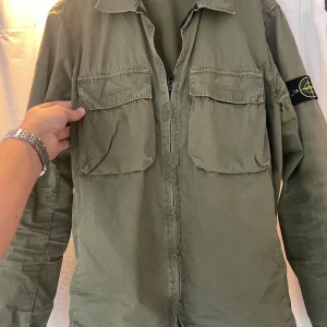 Stone island overshirt - Stone Island overshirt  Skicket är bra   Hör gärna av er vid funderingar 😁 