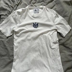 Adidas - Oversize sitter som M 