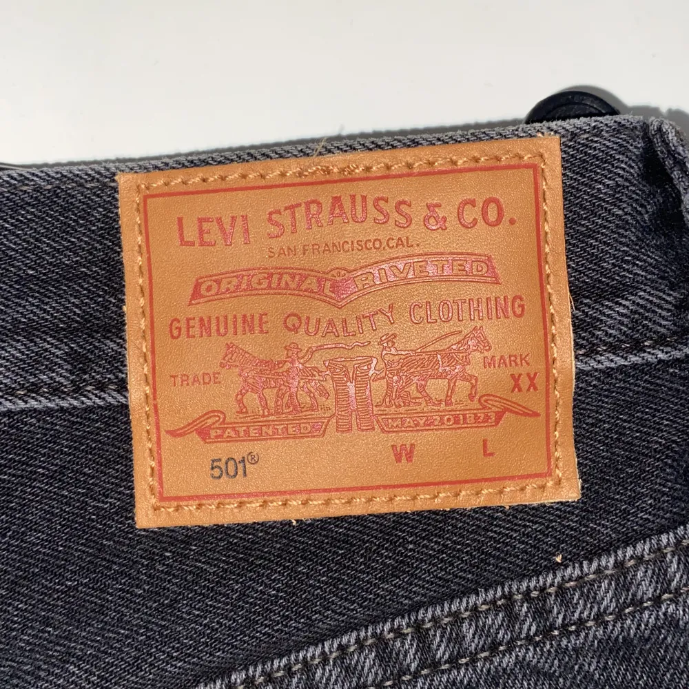 Levis jeans shorts 1 defekt. Shorts.