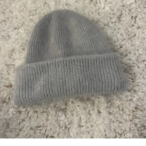 Mössa - Stickad mössa från By. Anastasia, säljs inte längre💗