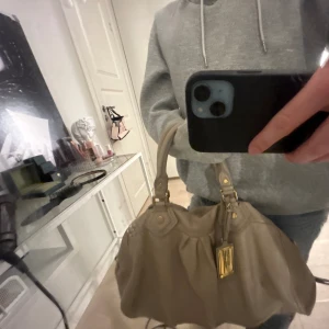 Marc Jacobs  - As snygg! Helt i nyskick , knappt använd så kommer tyvärr inte kunna gå ner i pris hörni!🥲💞