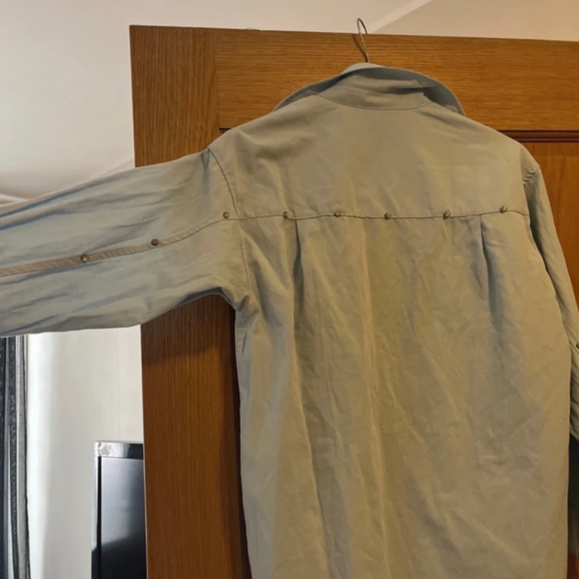 Ljusblå skjorta med diamanter