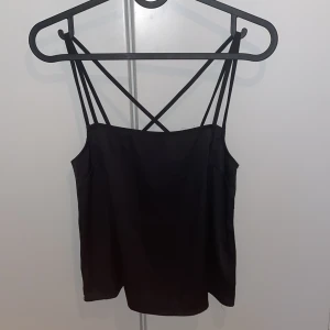 Linne - Svart linne med skönt material  Skick: använd 1-2 gånger 