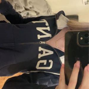 Gant kofta  - En marinblå kofta från Gant i strl s men skulle säga att den är mer åt Xs hållet. Fint skick. 💙 Pris: 250kr