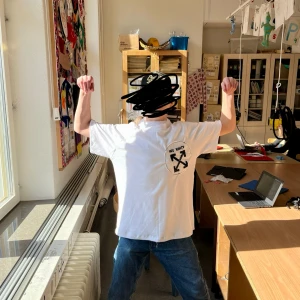 Off-white t-shirt  - Mycket fin med bra kvalitet!!