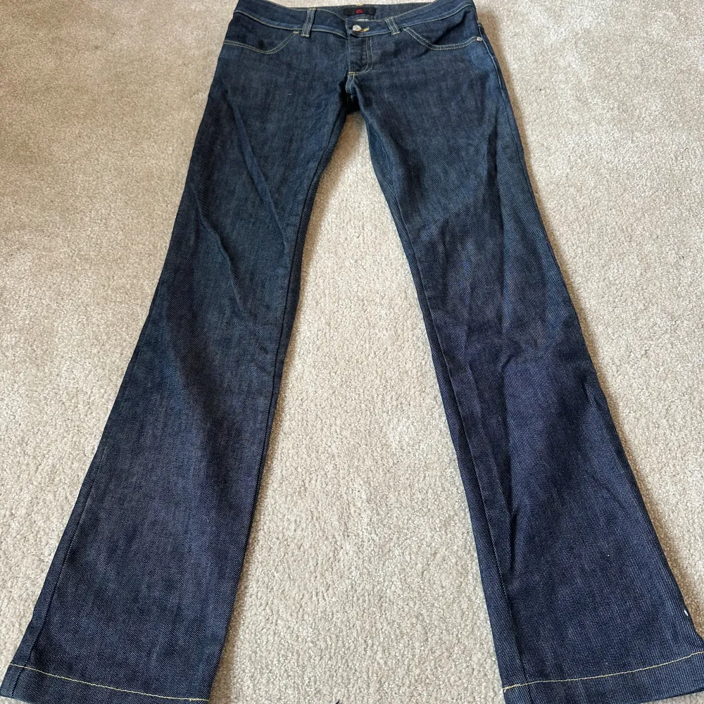 Low waist jeans från Rochmond jr. Midjemått: 39. Innerben: 80🩷🩷. Jeans & Byxor.