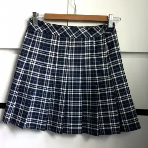 Mörkblå rutig plaid kjol från h&m