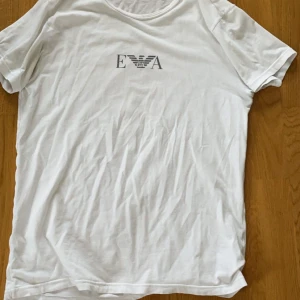 Armani t-shirt  - Skick 8/10