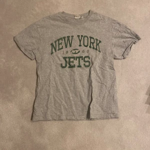 Grå T-shirt - Snygg grå T-shirt som passar till allt!