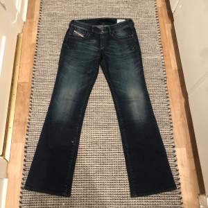 Diesel jeans-Mycket bra skick utan defekter-Storlek W32 L34-lolla gärna plaggen i min profil-Dma om du har några funderingar 
