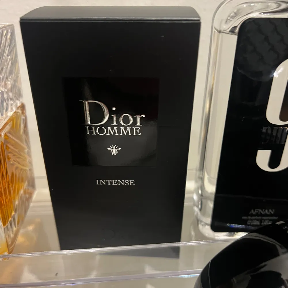 Säljer min Dior Homme Intense. Köpt för 1460 kr. Använt ca 8-10 sprays. Öppen för byten, Skriv vad ni har. Orginalbox följer med. Övrigt.