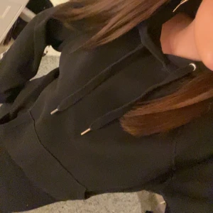 Super skön hoodie med luva  - Använd några få gånger. 