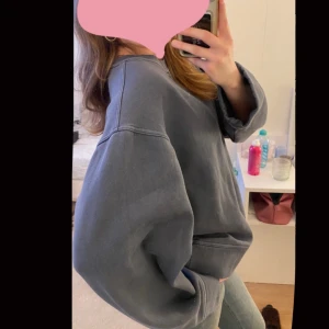 Tröja  - En as fin tröja från weekday. Jätte synd att jag säljer för den är så fin, men jag använder knappt den. Original pris: 650