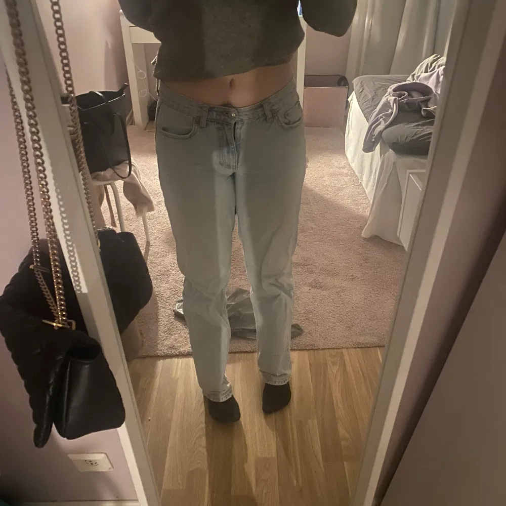 Low waist jeans från Gina tricot🫶🏻 Sparsamt använda.. Jeans & Byxor.