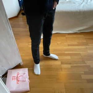 Replay jeans!🙌 - Tjena! Säljer nu dessa riktigt snygga jeansen ifrån replay! Modellen är Willibi vilket är en slim fit modell! Storleken är W28 L30! Toppen skick!  Nypris: 1800kr!  Vid fler frågor eller andra funderingar är det bara att höra av sig!🙌