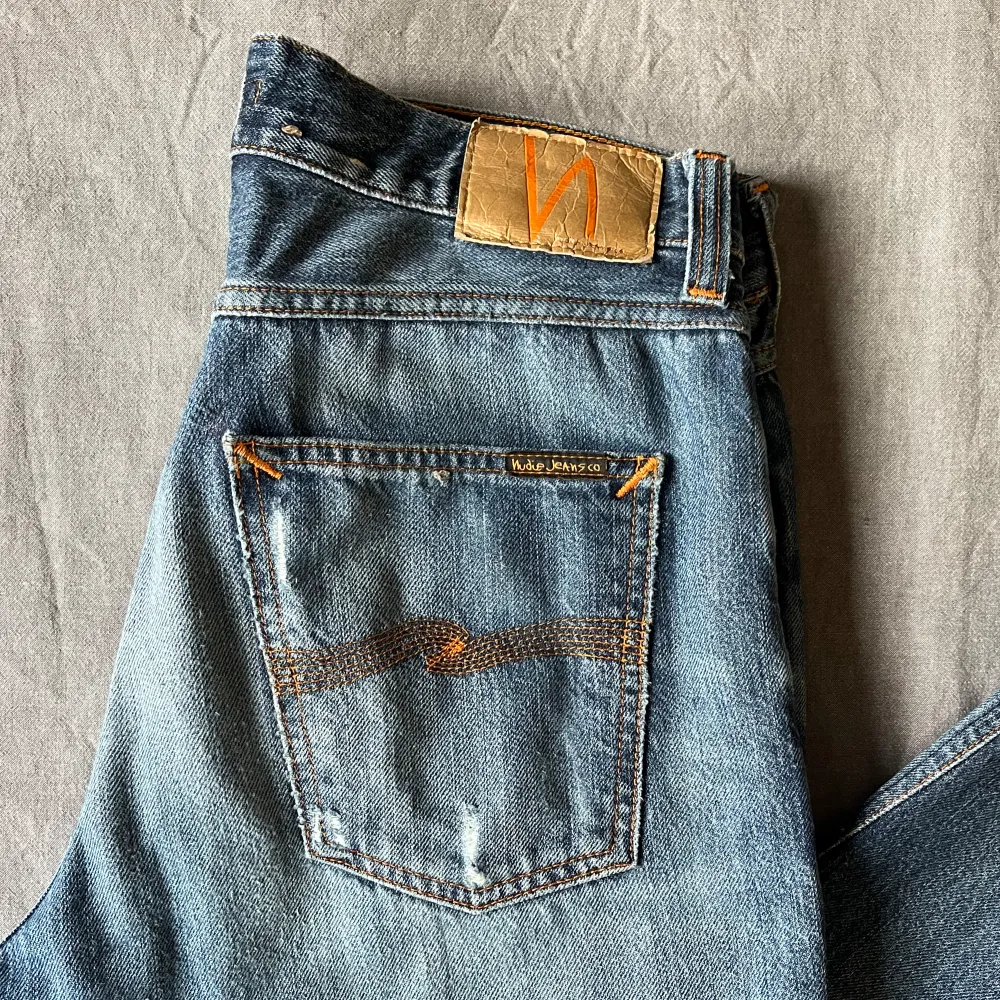 Säljer dessa feta jeans från nudie jeans co. Lätt använda utan skador som hål osv. Storlek W30L32. Säljer pga dom inte passade mig. Skriv gärna för mer information.. Jeans & Byxor.
