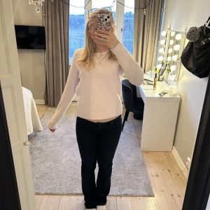 Rosa stickad tröja - Tröja från vero Moda. Storlek Xs säljer för att den ej kommer till användning. Knappt använd. Använd gärna köp nu för ett enklare köp. Kontakta för fler frågor 🙏💗 NYPRIS: 299