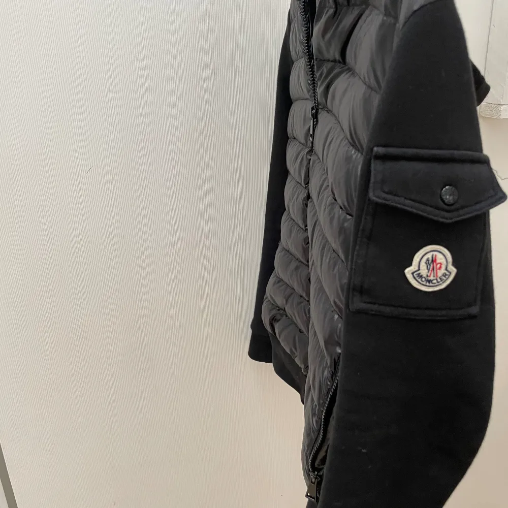 Köpt från Frankrike i moncler butik.. Jackor.