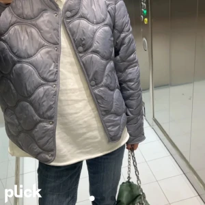 Mango jacka  - Så snygg vår jacka!!  Säljer pga att den it kommer till andvändning🥰 !obs it mina bilder!