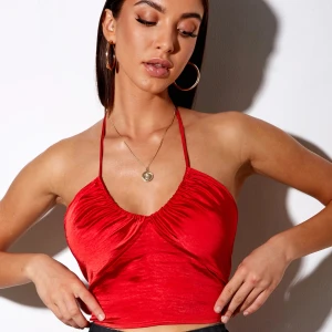 Satin topp - Satin topp från Motel Rocks - har den både i rött och elfbensvit. 