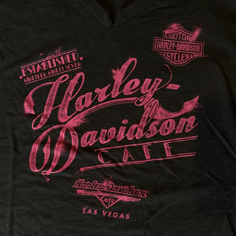 Jätte snygg Harley Davidson t-shirt i jätte bra skick! Säljer då den inte kommer till användning. T-shirts.