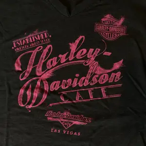 Jätte snygg Harley Davidson t-shirt i jätte bra skick! Säljer då den inte kommer till användning
