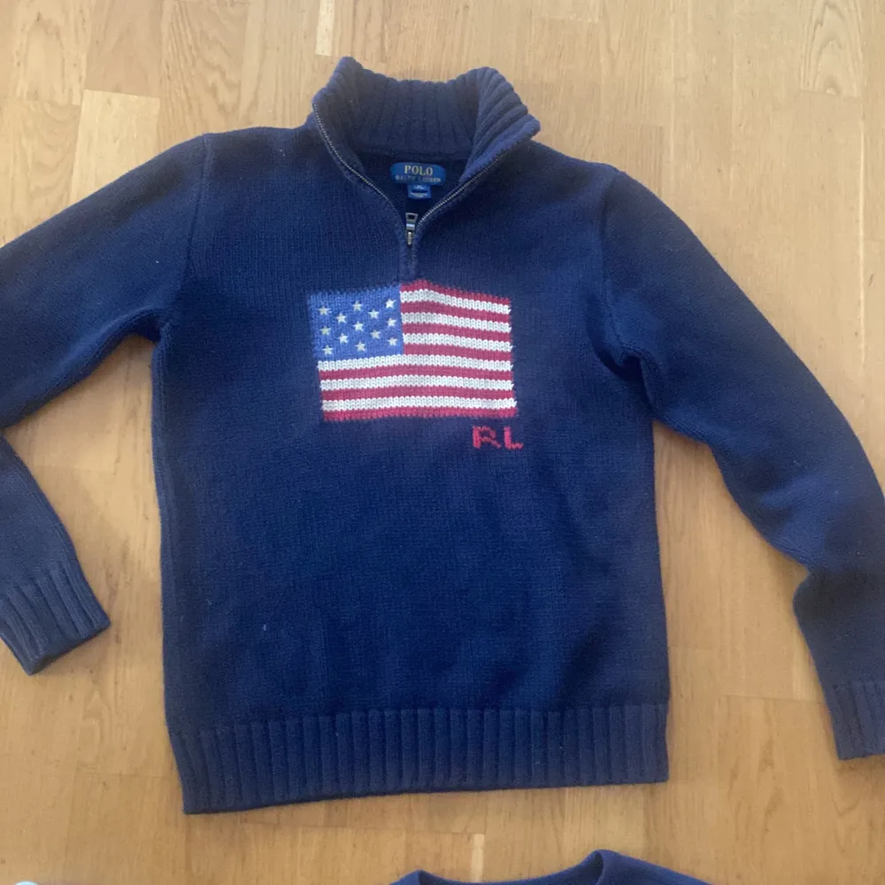 Hej säljer dessa två Ralph Lauren plagg! De är både i skicka 9/10  Nypris tillsammans ca 6500 kr. T-shirts.